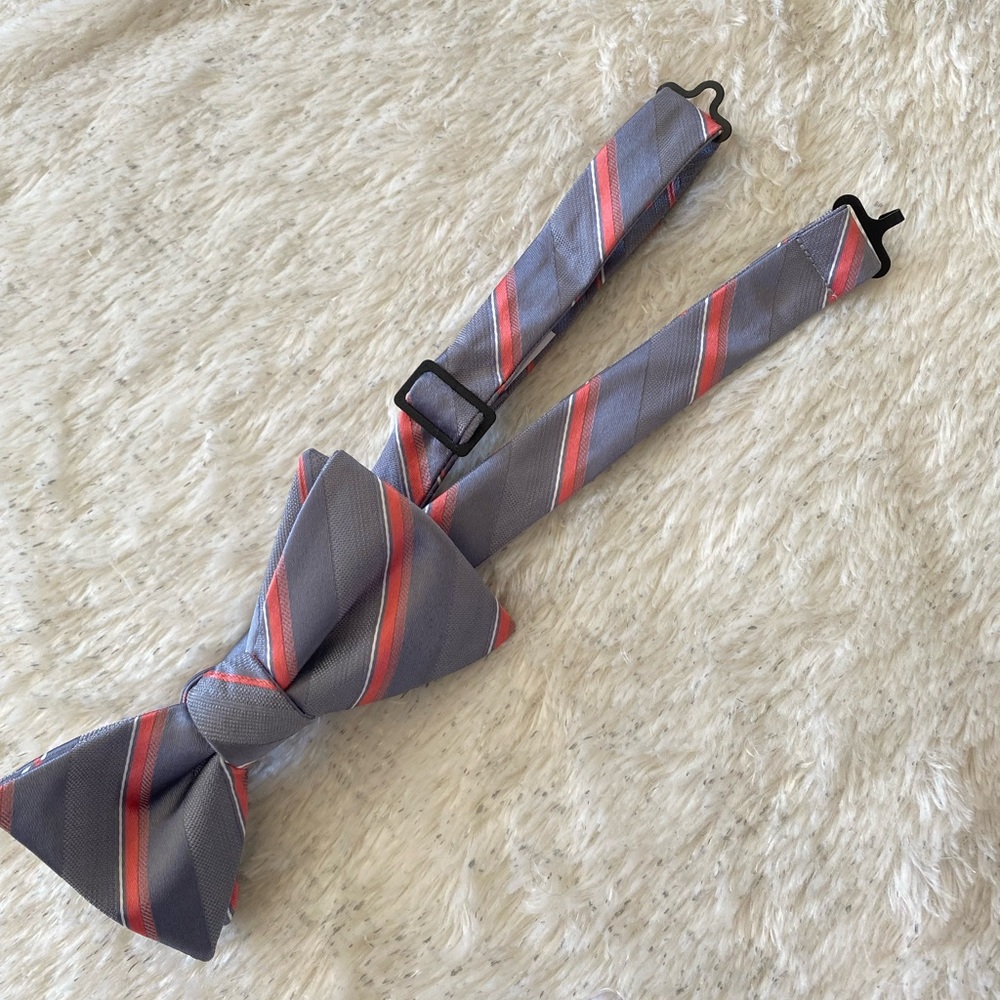 Calvin Klein Gray & Coral Stripe
Bow Tie. NWT - Picture 3 of 5
